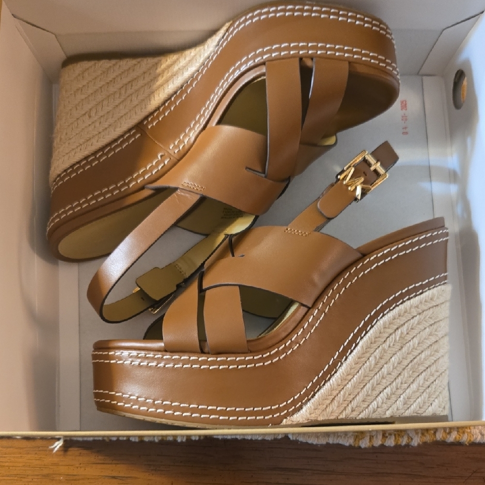 NWT Michael Kors Tan Wedge Sandals 8 - Picture 9 of 9